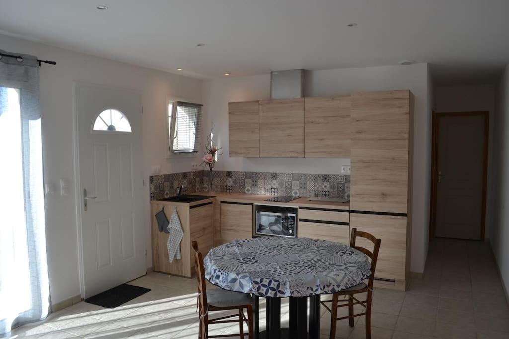 Joli Appartement Au Calme Entre Nimes Et Avignon Meynes 外观 照片